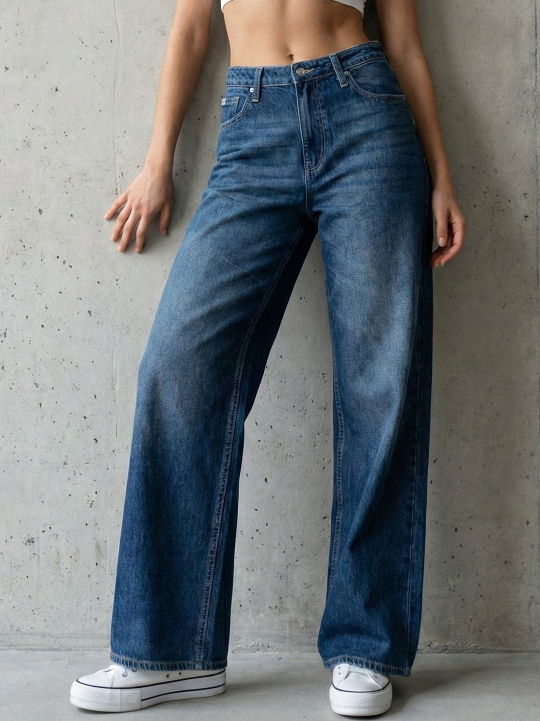 Women’s straight-fit jeans by DELAN
